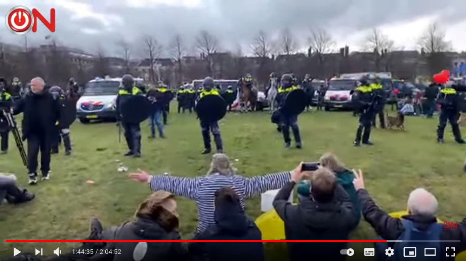 Alweer belachelijk optreden politie en ME demonstratie Malieveld op 14 maart 2021